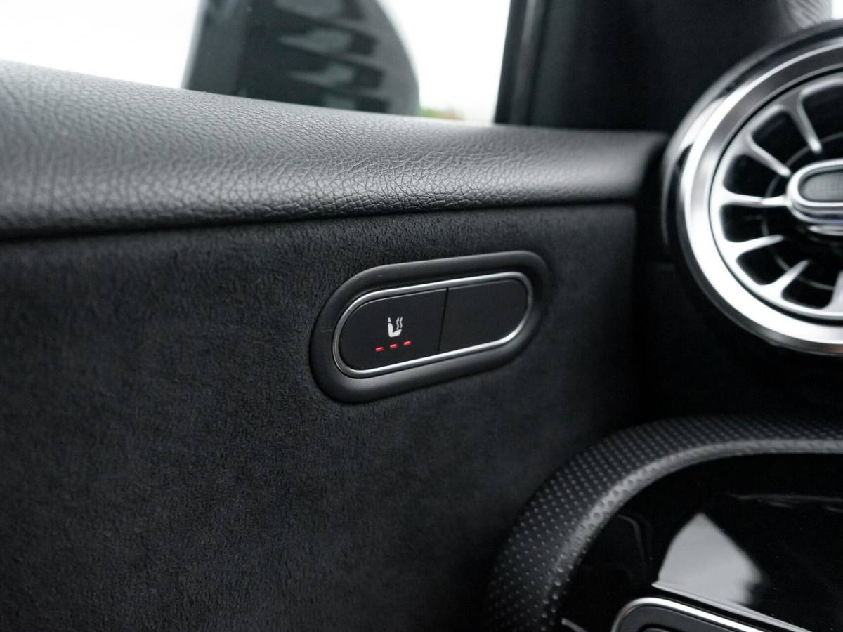 Mercedes-Benz A-Klasse Mercedes A-klasse 200 Premium Plus|Panoramadak|AMG Pakket|Night pakket|Stoelverwarming|Sfeerverlichting|Lane assist|
