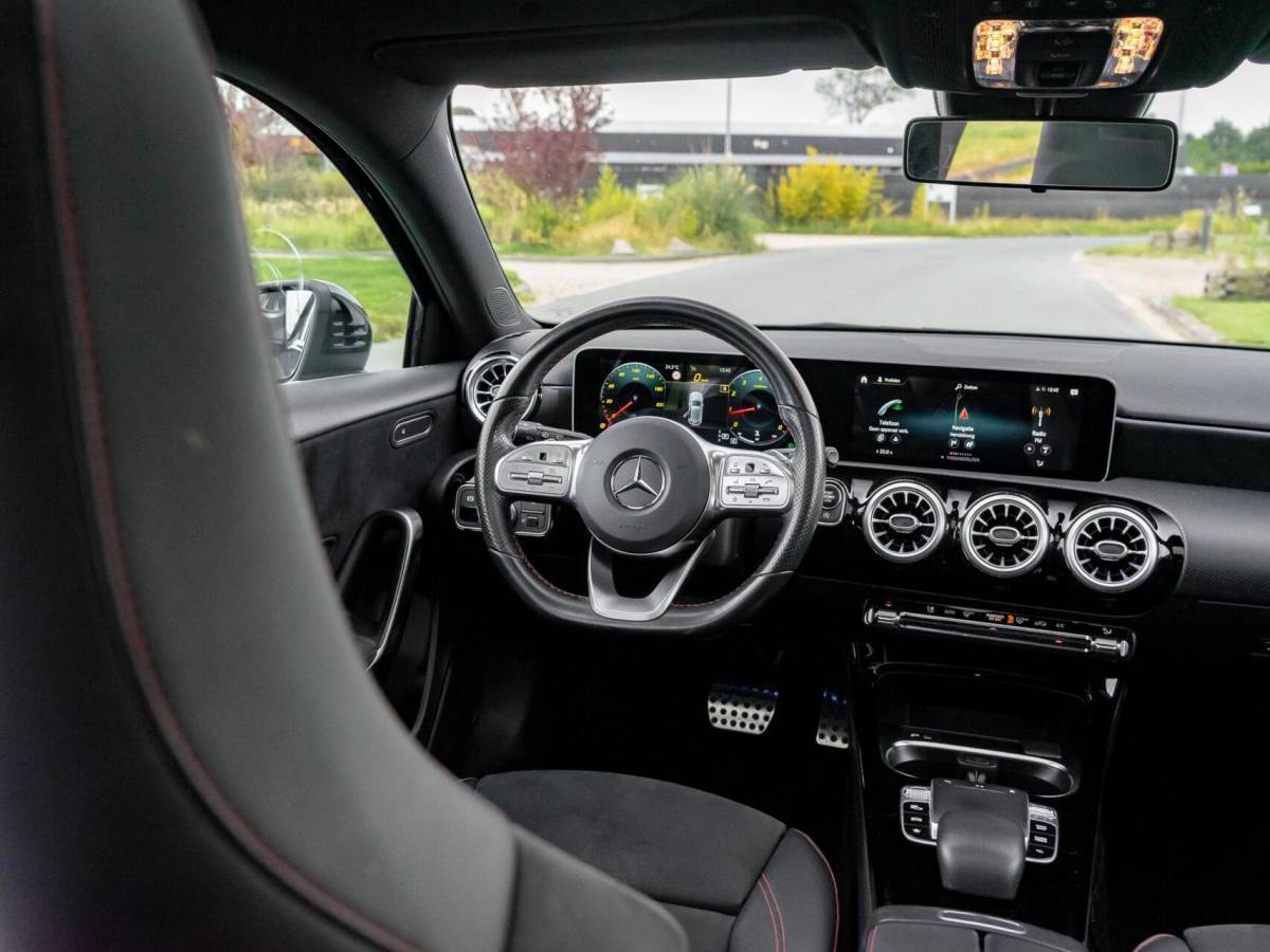 Mercedes-Benz A-Klasse Mercedes A-klasse 200 Premium Plus|Panoramadak|AMG Pakket|Night pakket|Stoelverwarming|Sfeerverlichting|Lane assist|