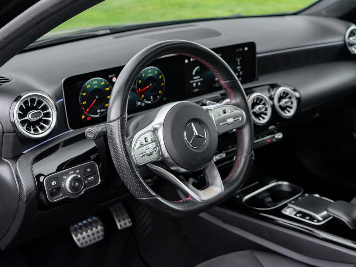 Mercedes-Benz A-Klasse Mercedes A-klasse 200 Premium Plus|Panoramadak|AMG Pakket|Night pakket|Stoelverwarming|Sfeerverlichting|Lane assist|