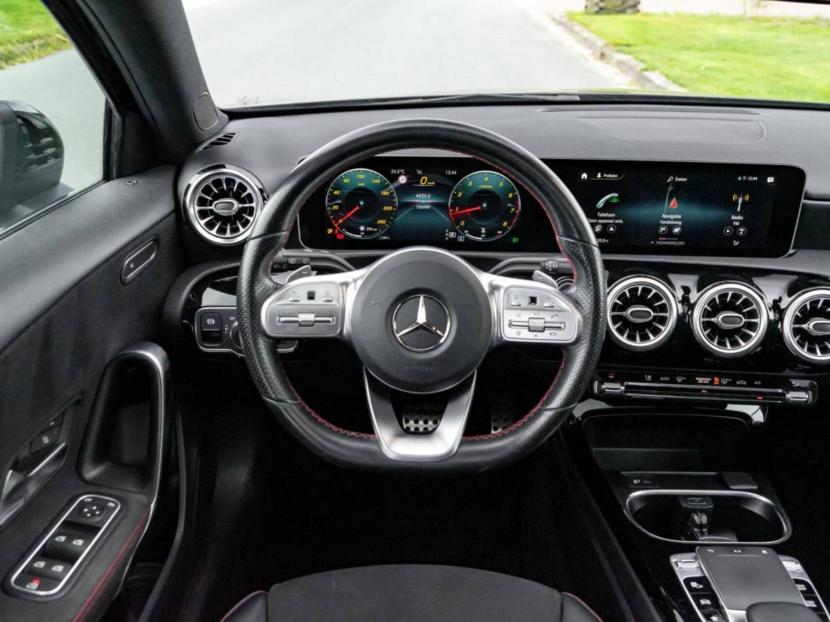 Mercedes-Benz A-Klasse Mercedes A-klasse 200 Premium Plus|Panoramadak|AMG Pakket|Night pakket|Stoelverwarming|Sfeerverlichting|Lane assist|
