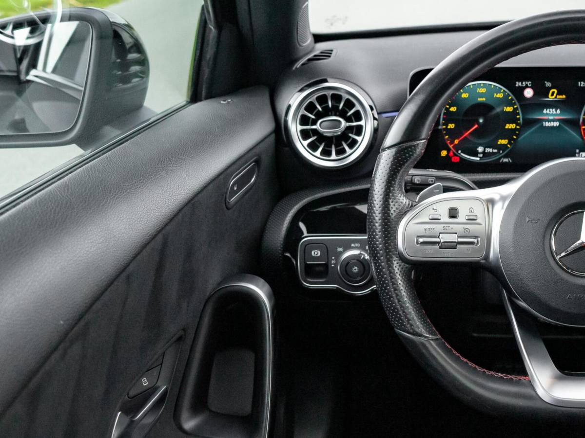 Mercedes-Benz A-Klasse Mercedes A-klasse 200 Premium Plus|Panoramadak|AMG Pakket|Night pakket|Stoelverwarming|Sfeerverlichting|Lane assist|