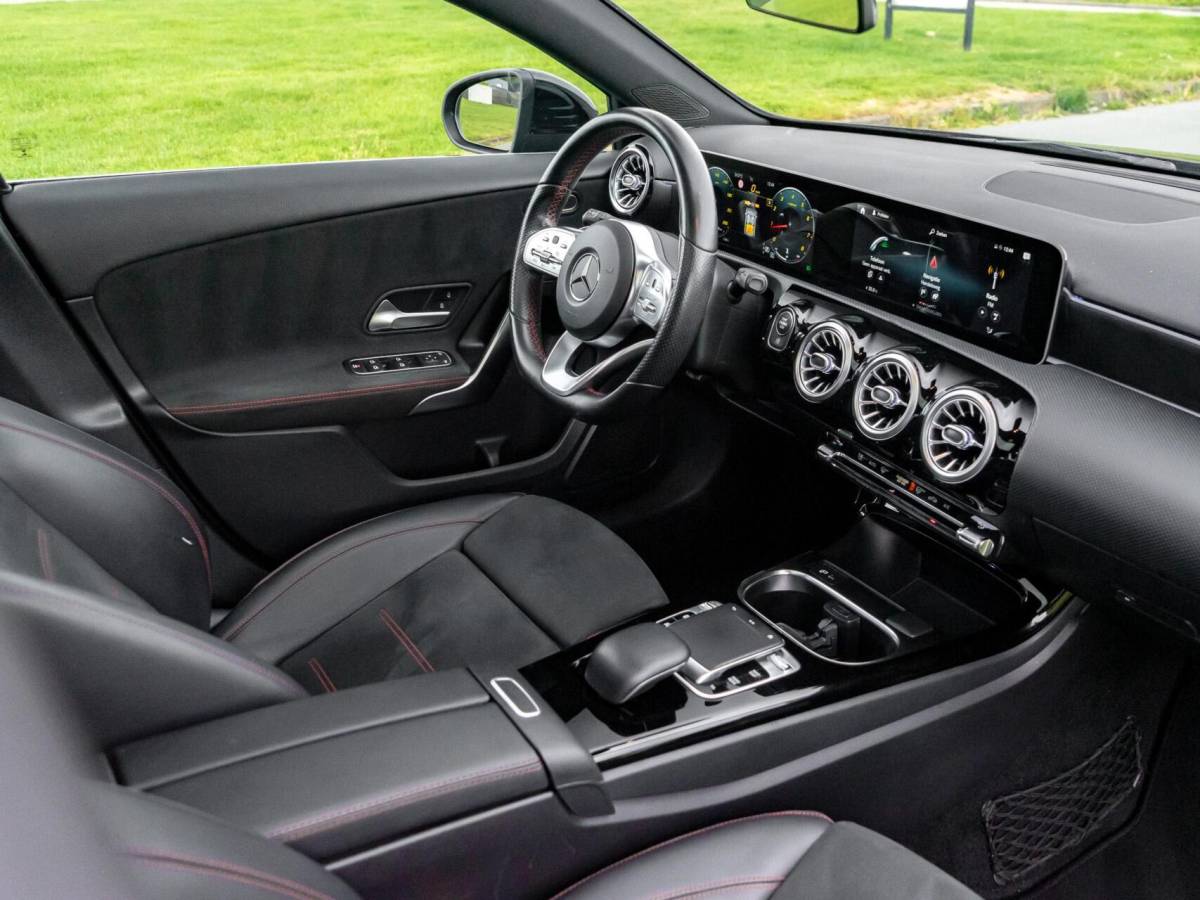 Mercedes-Benz A-Klasse Mercedes A-klasse 200 Premium Plus|Panoramadak|AMG Pakket|Night pakket|Stoelverwarming|Sfeerverlichting|Lane assist|