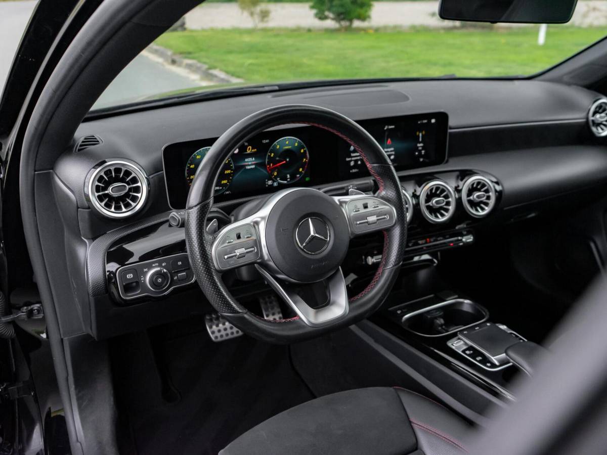 Mercedes-Benz A-Klasse Mercedes A-klasse 200 Premium Plus|Panoramadak|AMG Pakket|Night pakket|Stoelverwarming|Sfeerverlichting|Lane assist|