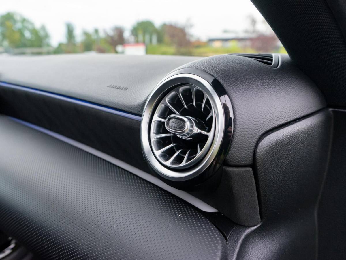 Mercedes-Benz A-Klasse Mercedes A-klasse 200 Premium Plus|Panoramadak|AMG Pakket|Night pakket|Stoelverwarming|Sfeerverlichting|Lane assist|