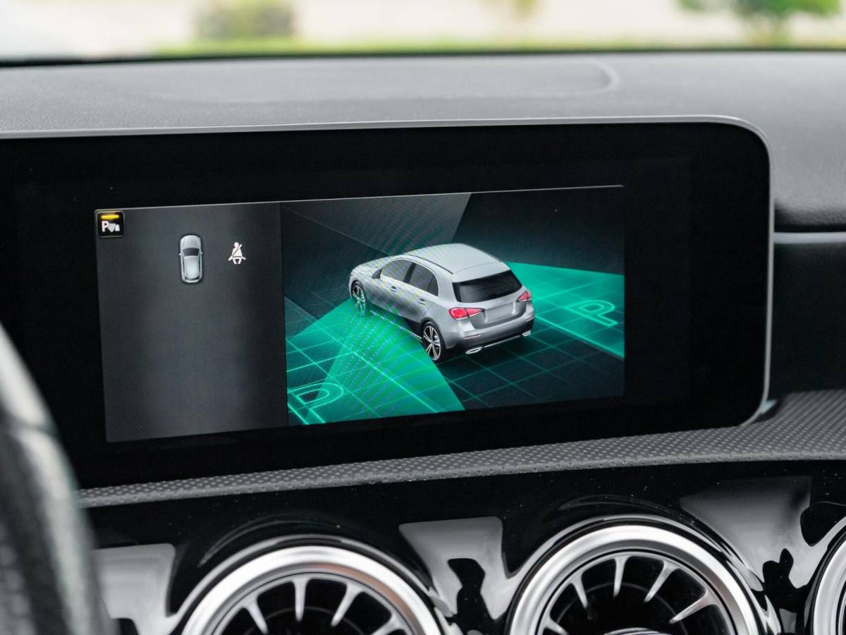 Mercedes-Benz A-Klasse Mercedes A-klasse 200 Premium Plus|Panoramadak|AMG Pakket|Night pakket|Stoelverwarming|Sfeerverlichting|Lane assist|