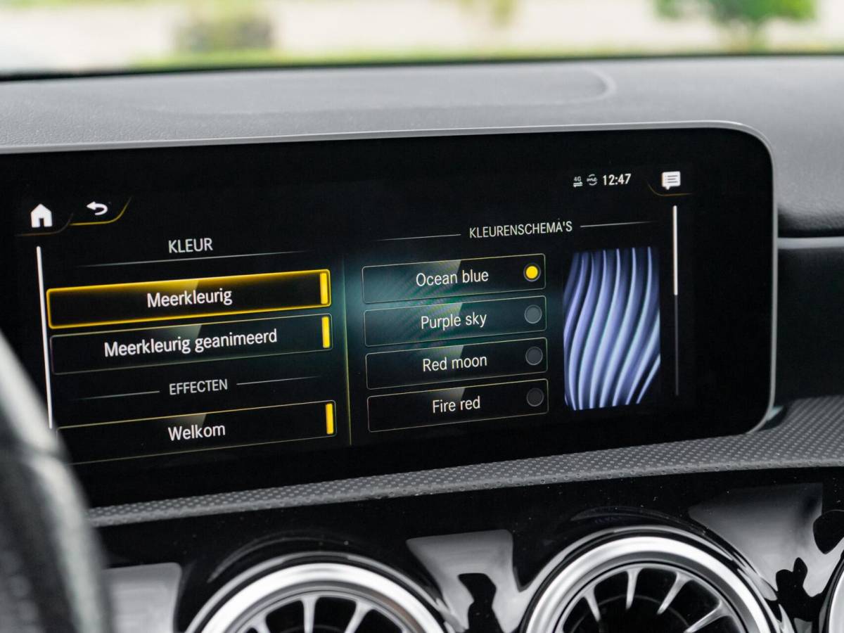 Mercedes-Benz A-Klasse Mercedes A-klasse 200 Premium Plus|Panoramadak|AMG Pakket|Night pakket|Stoelverwarming|Sfeerverlichting|Lane assist|