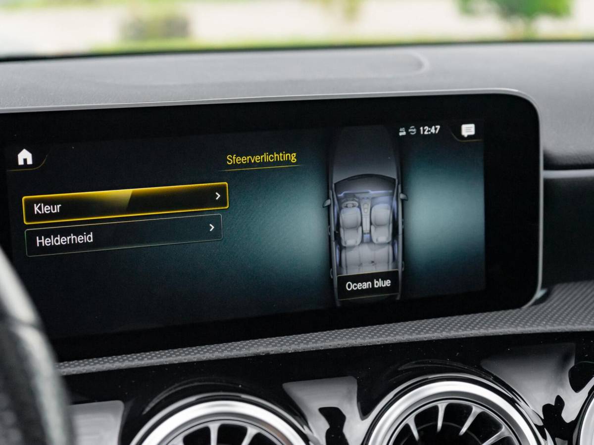 Mercedes-Benz A-Klasse Mercedes A-klasse 200 Premium Plus|Panoramadak|AMG Pakket|Night pakket|Stoelverwarming|Sfeerverlichting|Lane assist|