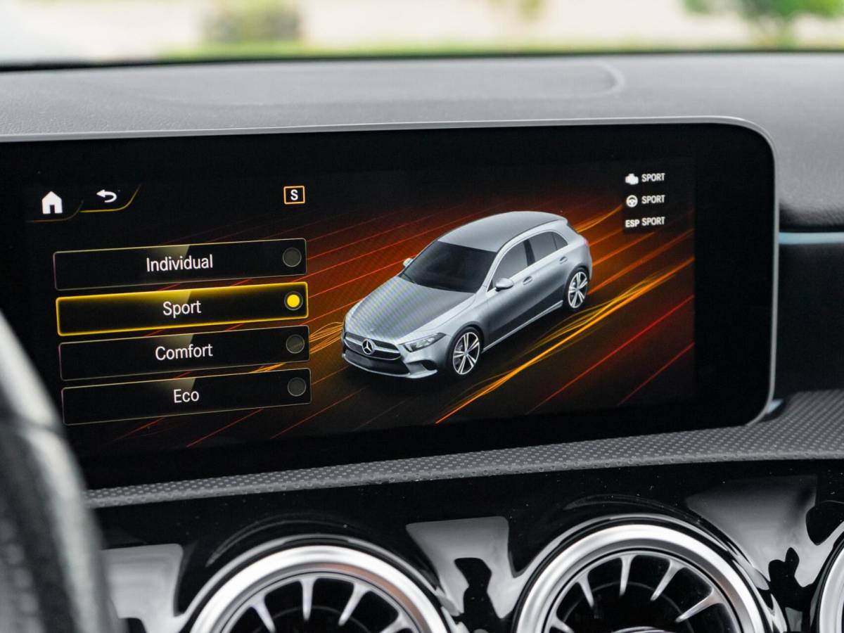 Mercedes-Benz A-Klasse Mercedes A-klasse 200 Premium Plus|Panoramadak|AMG Pakket|Night pakket|Stoelverwarming|Sfeerverlichting|Lane assist|