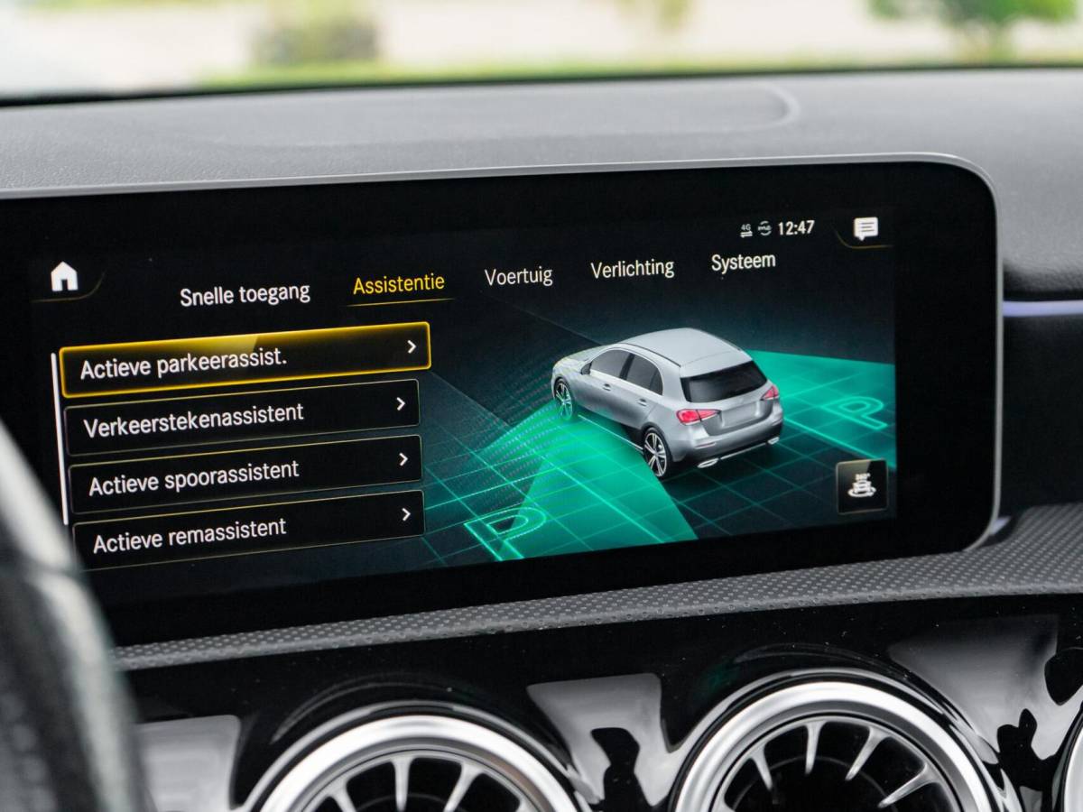 Mercedes-Benz A-Klasse Mercedes A-klasse 200 Premium Plus|Panoramadak|AMG Pakket|Night pakket|Stoelverwarming|Sfeerverlichting|Lane assist|
