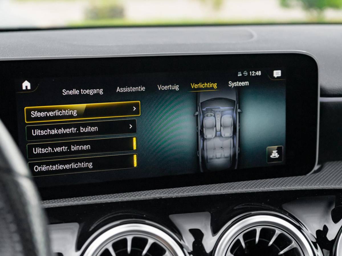Mercedes-Benz A-Klasse Mercedes A-klasse 200 Premium Plus|Panoramadak|AMG Pakket|Night pakket|Stoelverwarming|Sfeerverlichting|Lane assist|