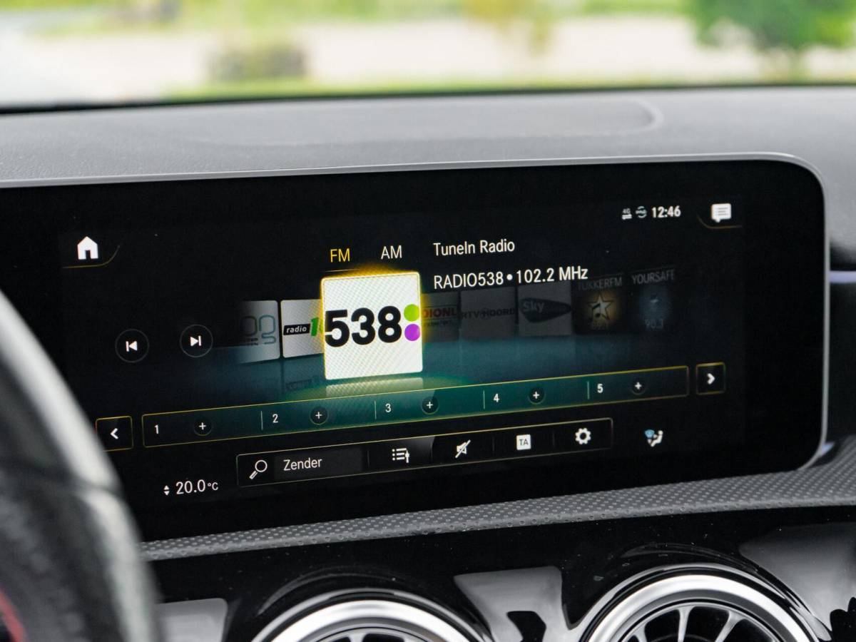Mercedes-Benz A-Klasse Mercedes A-klasse 200 Premium Plus|Panoramadak|AMG Pakket|Night pakket|Stoelverwarming|Sfeerverlichting|Lane assist|