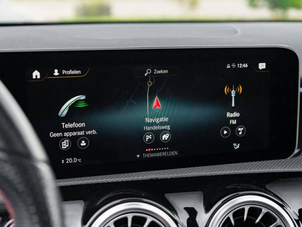 Mercedes-Benz A-Klasse Mercedes A-klasse 200 Premium Plus|Panoramadak|AMG Pakket|Night pakket|Stoelverwarming|Sfeerverlichting|Lane assist|