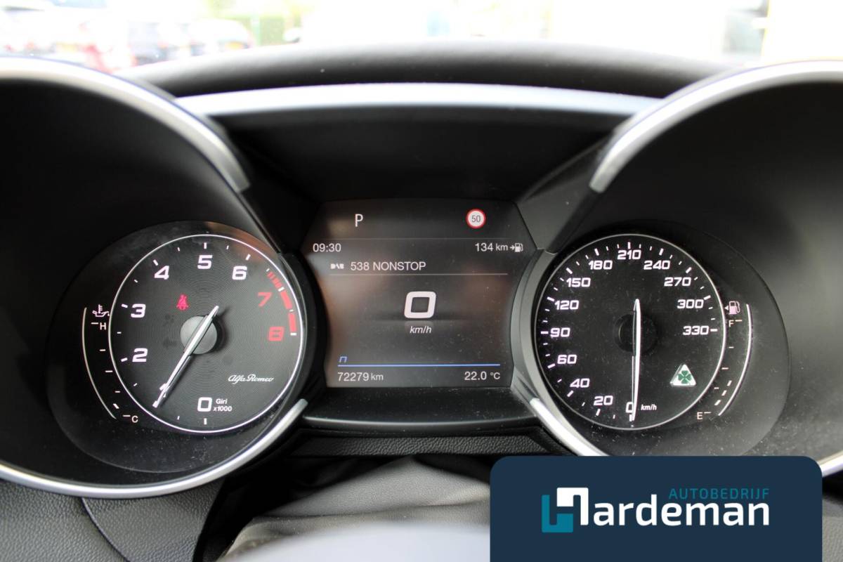 Alfa Romeo Giulia Alfa Romeo Giulia 2.9 V6 Quadrifoglio H/K Driver assist.