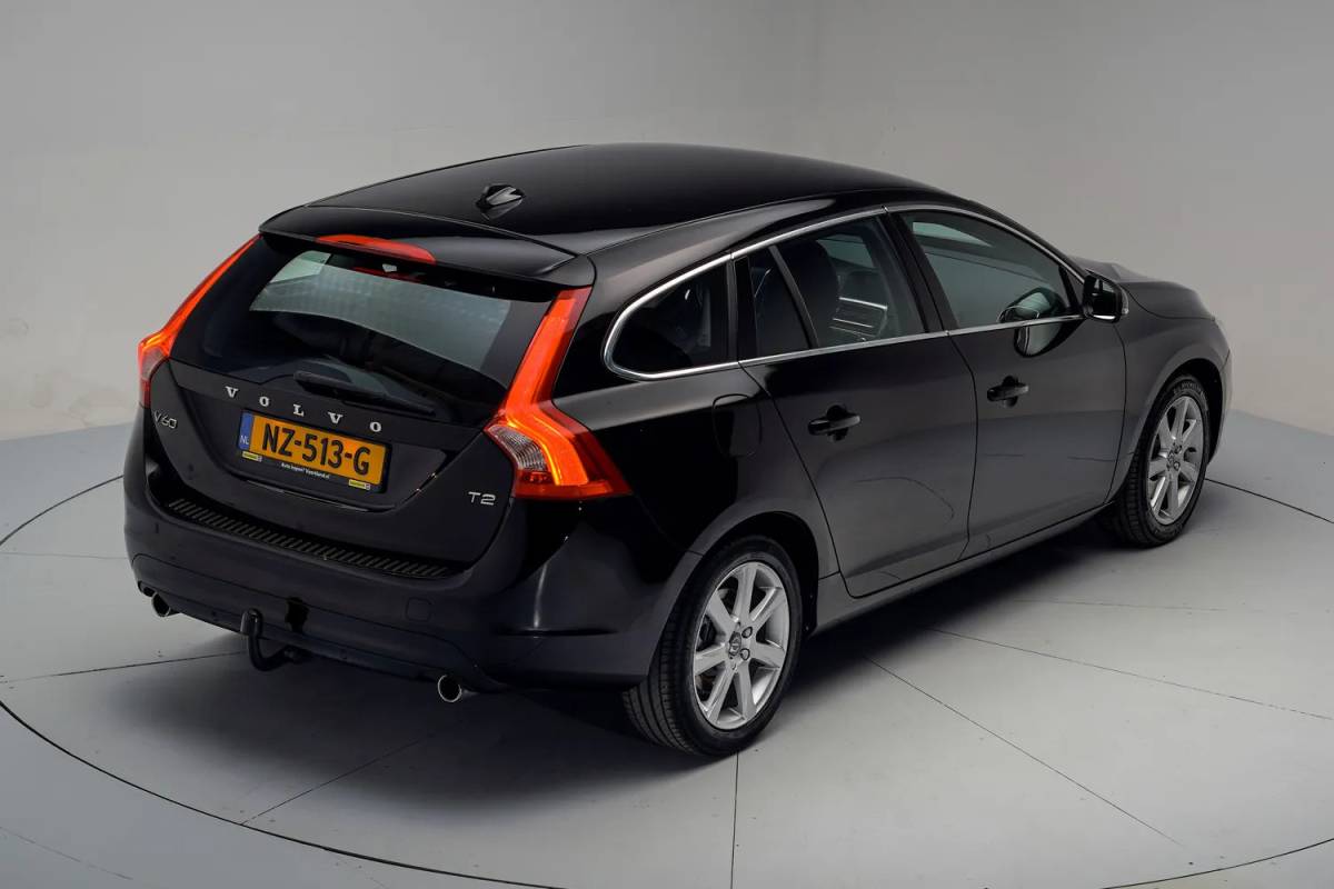 Volvo V60 Volvo V60 1.5 T2 Nordic+ Aut. [ Xenon Trekhaak Stoelverwarming ]