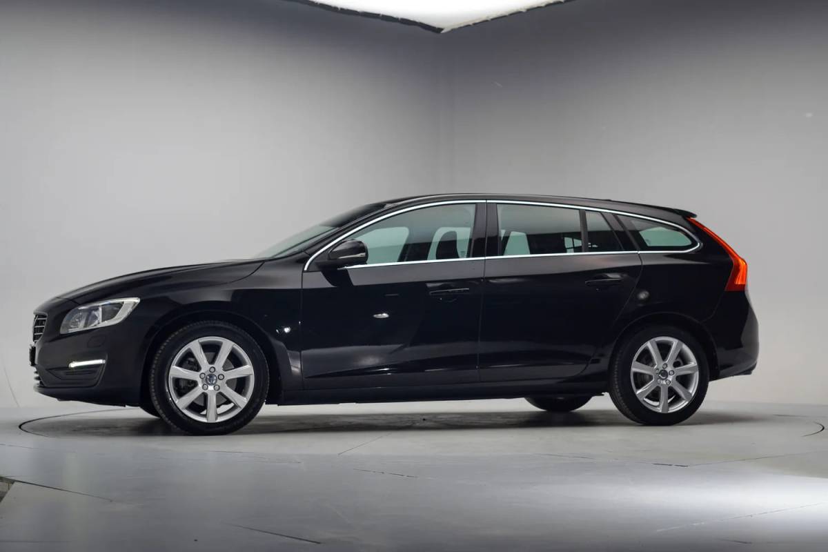 Volvo V60 Volvo V60 1.5 T2 Nordic+ Aut. [ Xenon Trekhaak Stoelverwarming ]