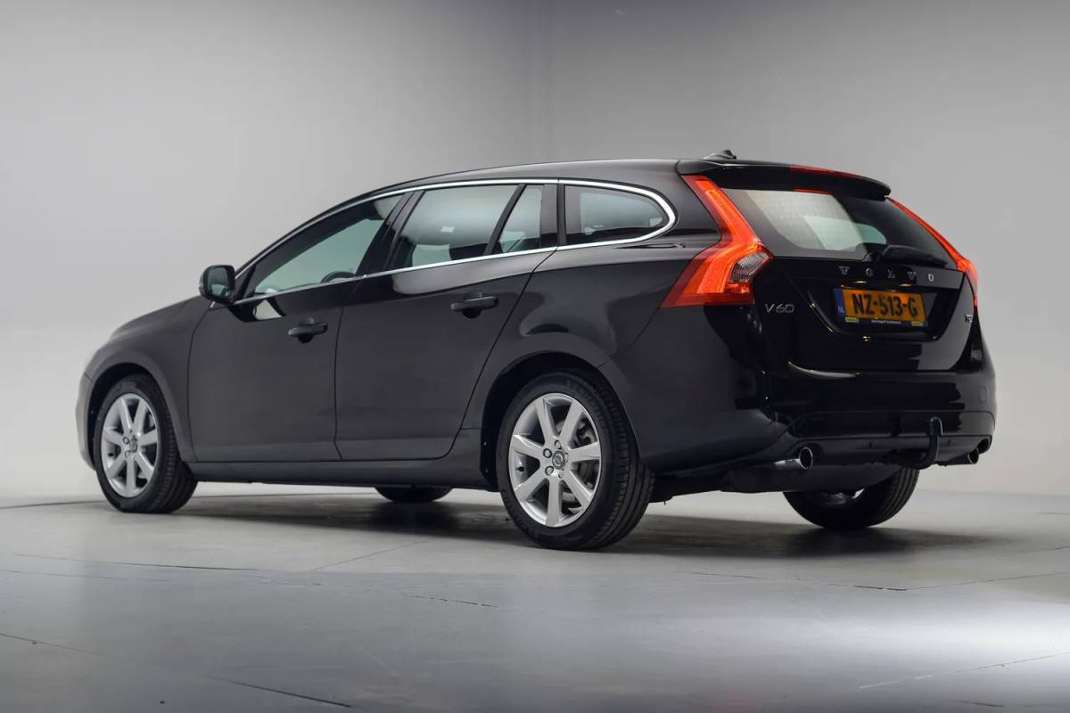 Volvo V60 Volvo V60 1.5 T2 Nordic+ Aut. [ Xenon Trekhaak Stoelverwarming ]