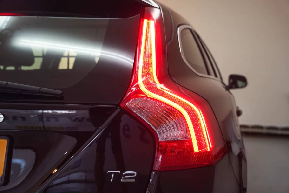 Volvo V60 Volvo V60 1.5 T2 Nordic+ Aut. [ Xenon Trekhaak Stoelverwarming ]