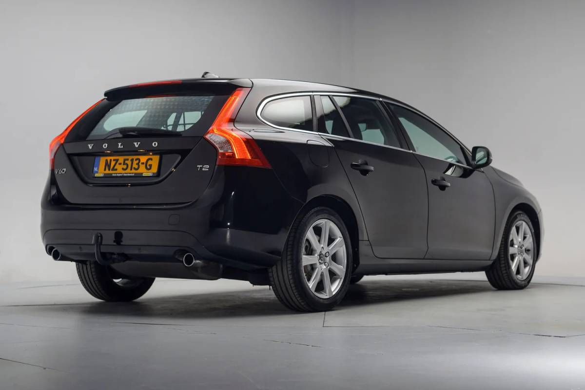 Volvo V60 Volvo V60 1.5 T2 Nordic+ Aut. [ Xenon Trekhaak Stoelverwarming ]