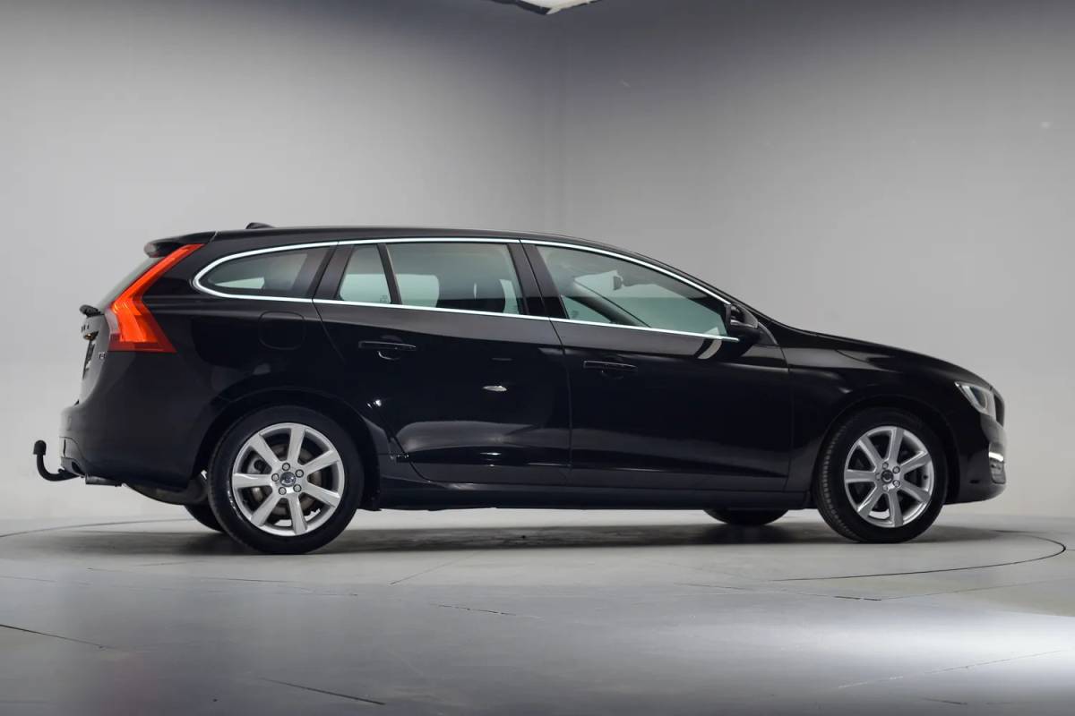 Volvo V60 Volvo V60 1.5 T2 Nordic+ Aut. [ Xenon Trekhaak Stoelverwarming ]