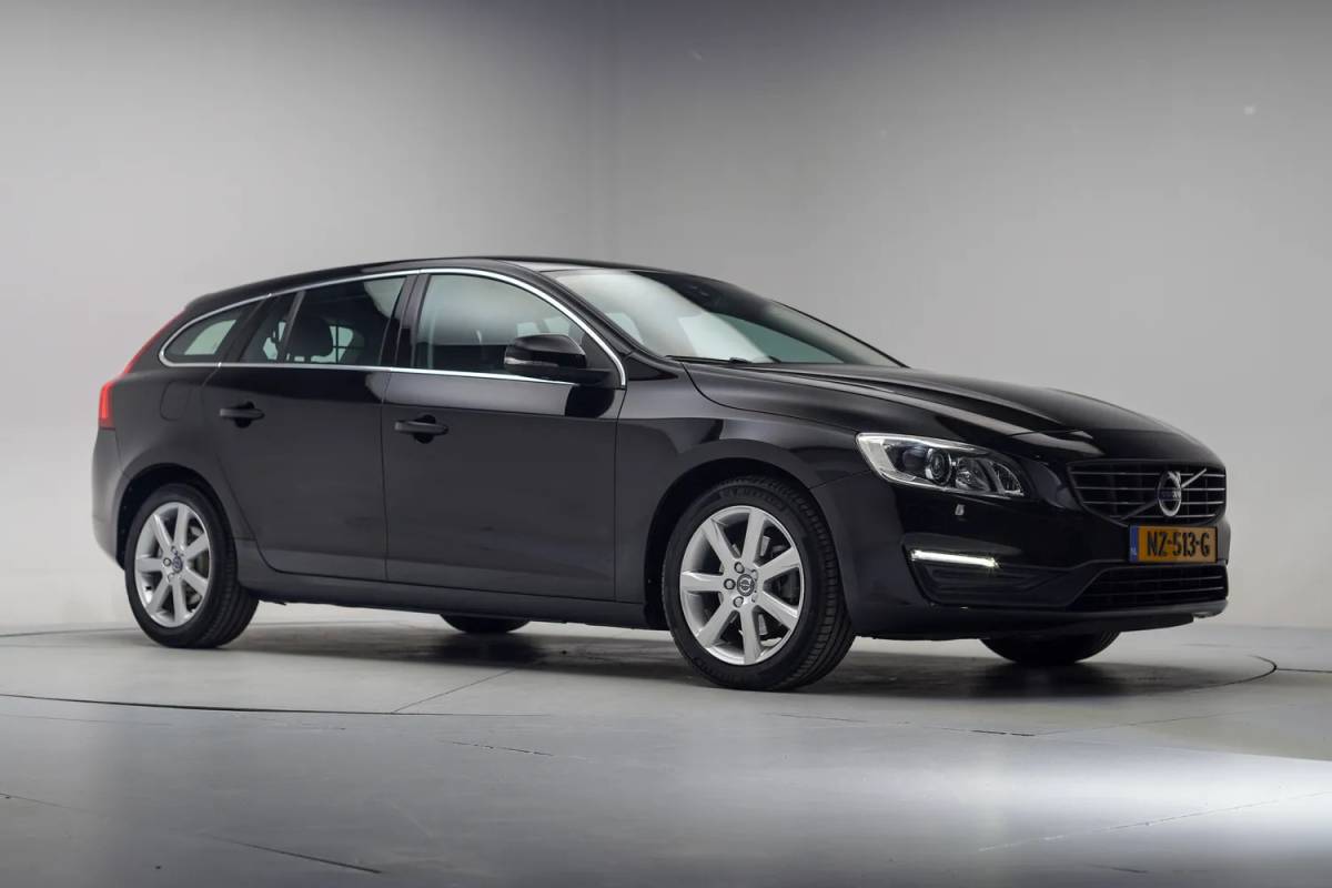 Volvo V60 Volvo V60 1.5 T2 Nordic+ Aut. [ Xenon Trekhaak Stoelverwarming ]