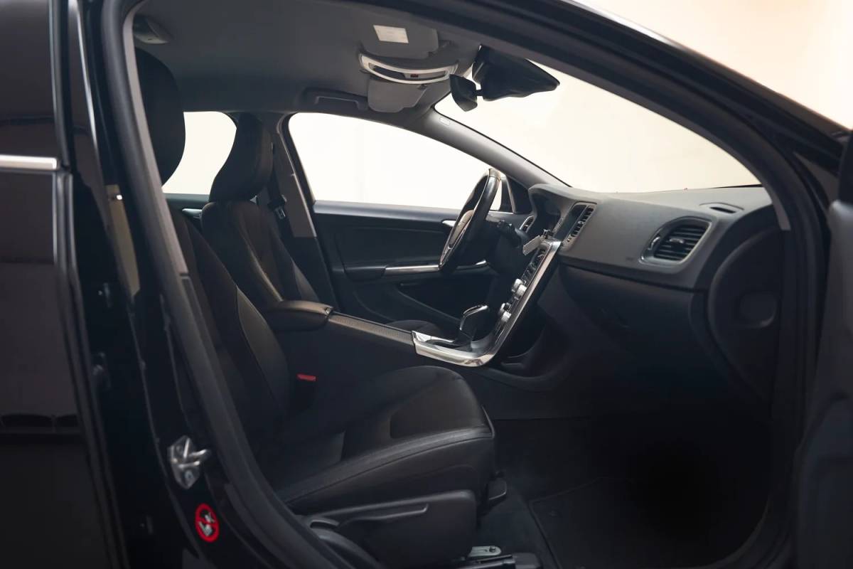 Volvo V60 Volvo V60 1.5 T2 Nordic+ Aut. [ Xenon Trekhaak Stoelverwarming ]