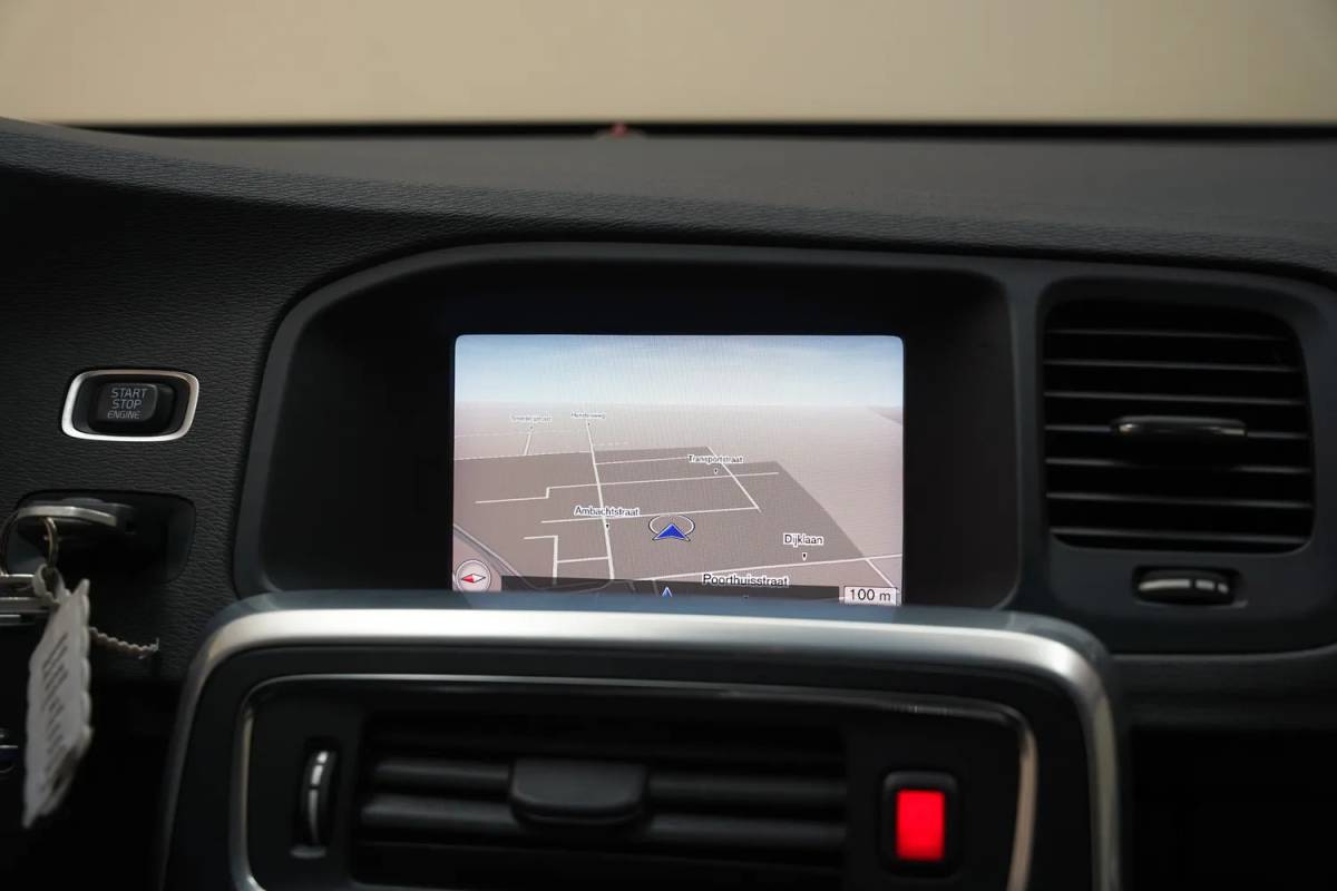 Volvo V60 Volvo V60 1.5 T2 Nordic+ Aut. [ Xenon Trekhaak Stoelverwarming ]