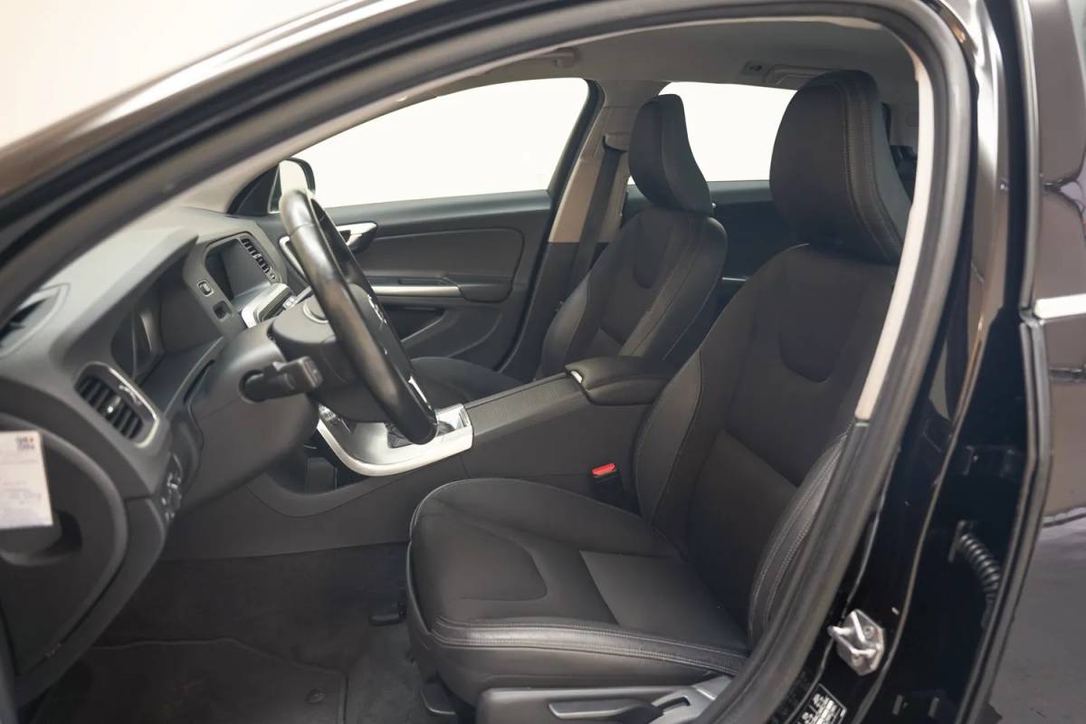 Volvo V60 Volvo V60 1.5 T2 Nordic+ Aut. [ Xenon Trekhaak Stoelverwarming ]
