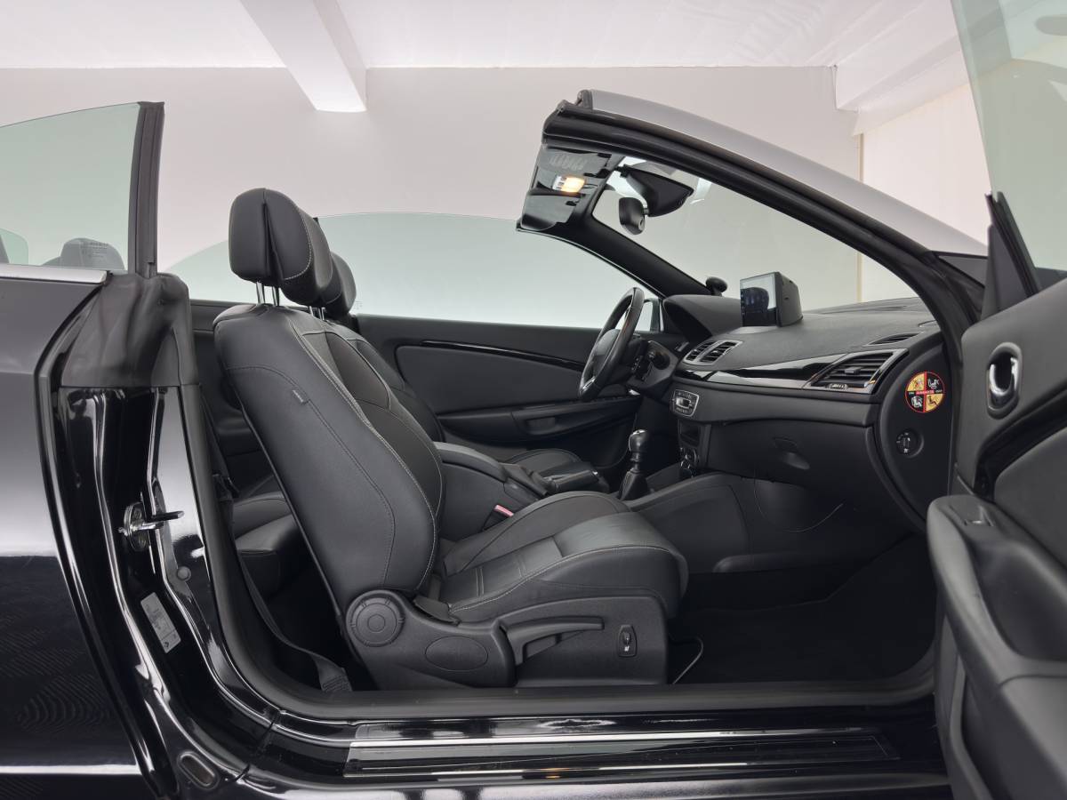 Renault Mégane Renault Mégane Coupé-Cabriolet 1.2 TCe Privilège *LEATHER | HEATED-SPORTSEATS | CARPLAY | KEYLESS | ECC | PDC | CRUISE | 17”ALU*