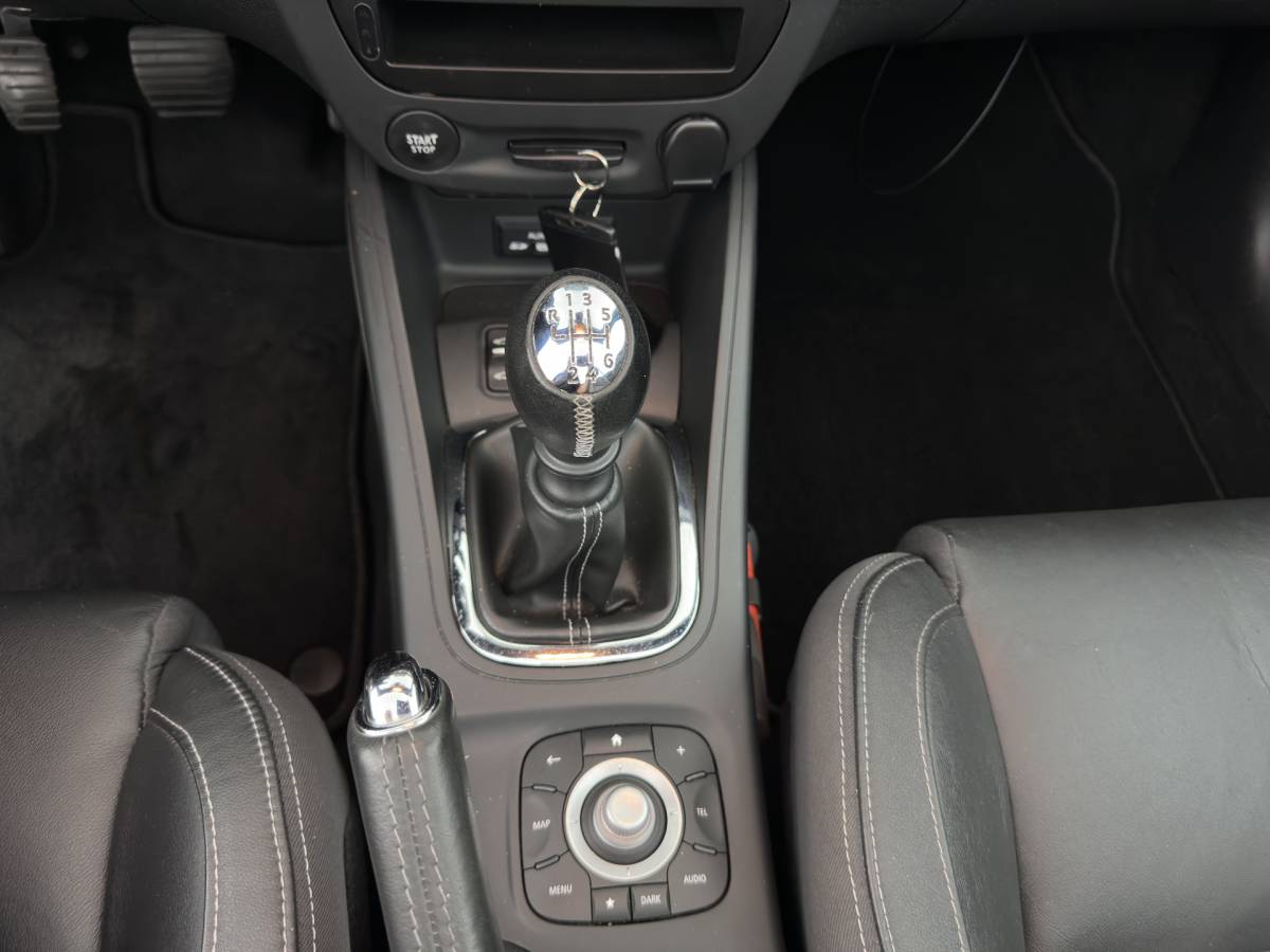 Renault Mégane Renault Mégane Coupé-Cabriolet 1.2 TCe Privilège *LEATHER | HEATED-SPORTSEATS | CARPLAY | KEYLESS | ECC | PDC | CRUISE | 17”ALU*