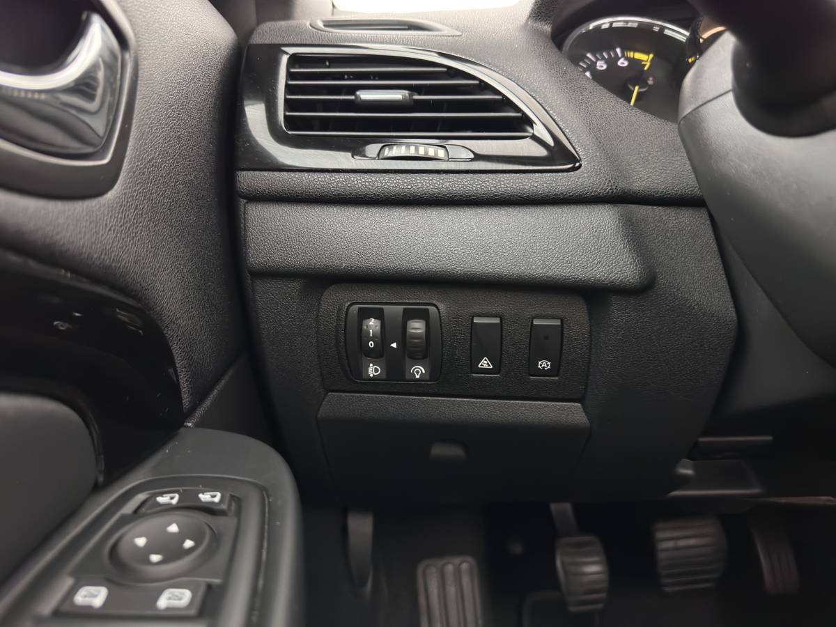 Renault Mégane Renault Mégane Coupé-Cabriolet 1.2 TCe Privilège *LEATHER | HEATED-SPORTSEATS | CARPLAY | KEYLESS | ECC | PDC | CRUISE | 17”ALU*