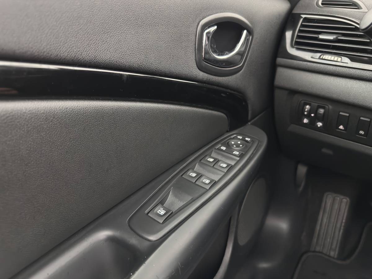 Renault Mégane Renault Mégane Coupé-Cabriolet 1.2 TCe Privilège *LEATHER | HEATED-SPORTSEATS | CARPLAY | KEYLESS | ECC | PDC | CRUISE | 17”ALU*