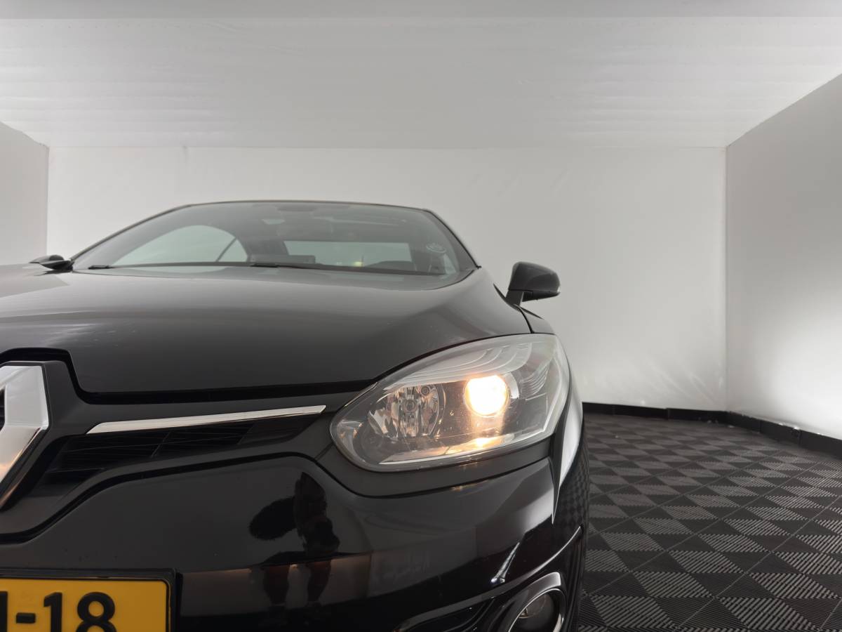 Renault Mégane Renault Mégane Coupé-Cabriolet 1.2 TCe Privilège *LEATHER | HEATED-SPORTSEATS | CARPLAY | KEYLESS | ECC | PDC | CRUISE | 17”ALU*