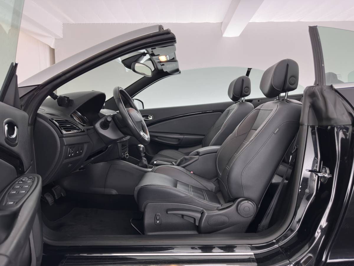 Renault Mégane Renault Mégane Coupé-Cabriolet 1.2 TCe Privilège *LEATHER | HEATED-SPORTSEATS | CARPLAY | KEYLESS | ECC | PDC | CRUISE | 17”ALU*