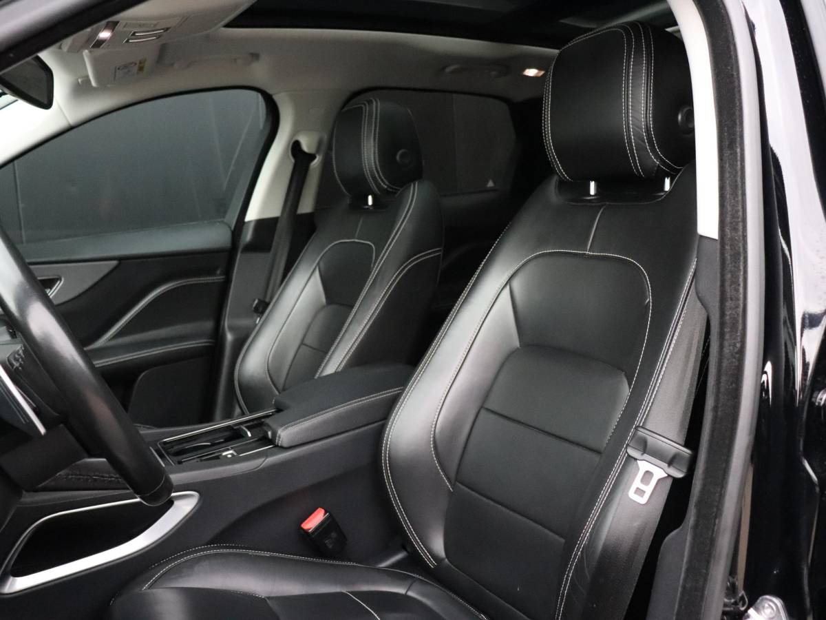 Jaguar F-PACE Jaguar F-PACE 2.0 Portfolio AWD 25t | LEDER | PANO-DAK | TREKHAAK | CAMERA | STOELVERW. | CRUISE | NAVI |