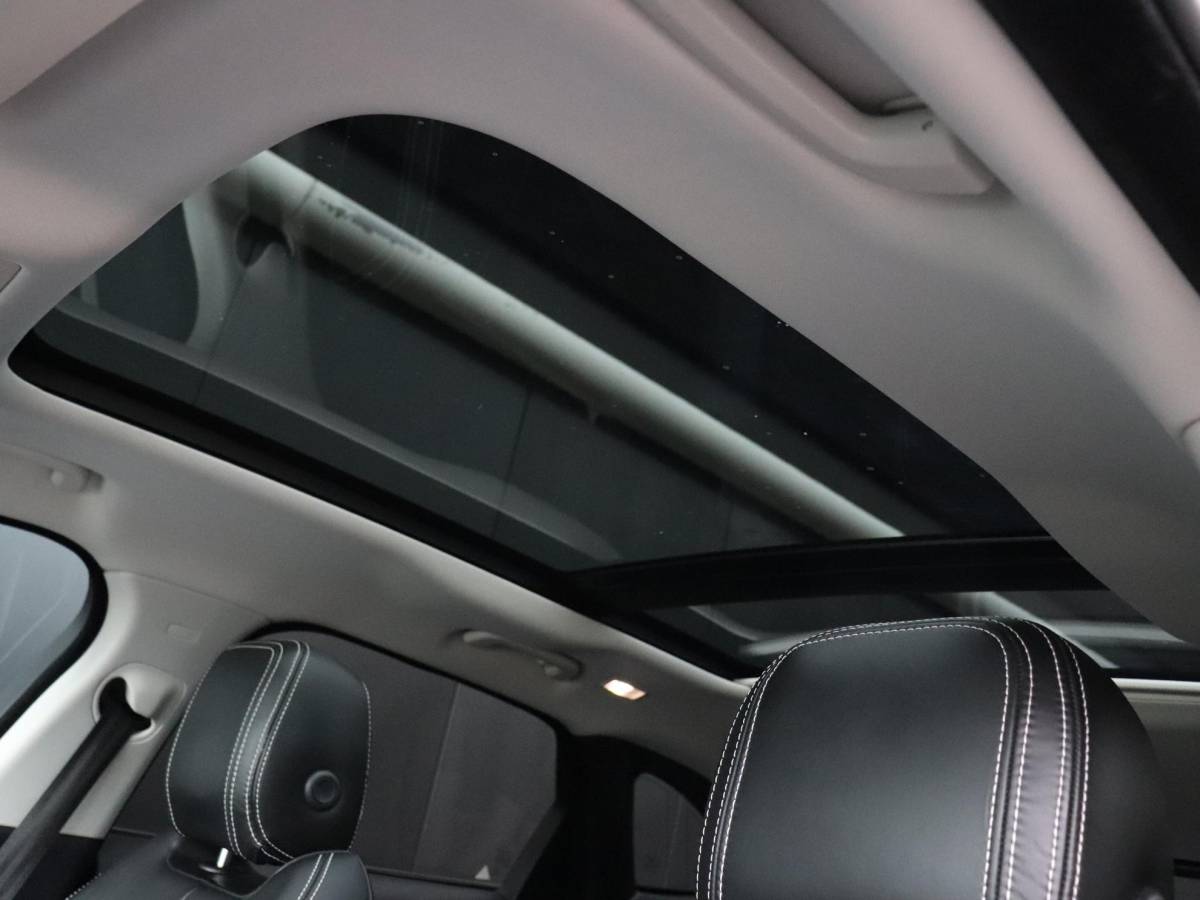 Jaguar F-PACE Jaguar F-PACE 2.0 Portfolio AWD 25t | LEDER | PANO-DAK | TREKHAAK | CAMERA | STOELVERW. | CRUISE | NAVI |