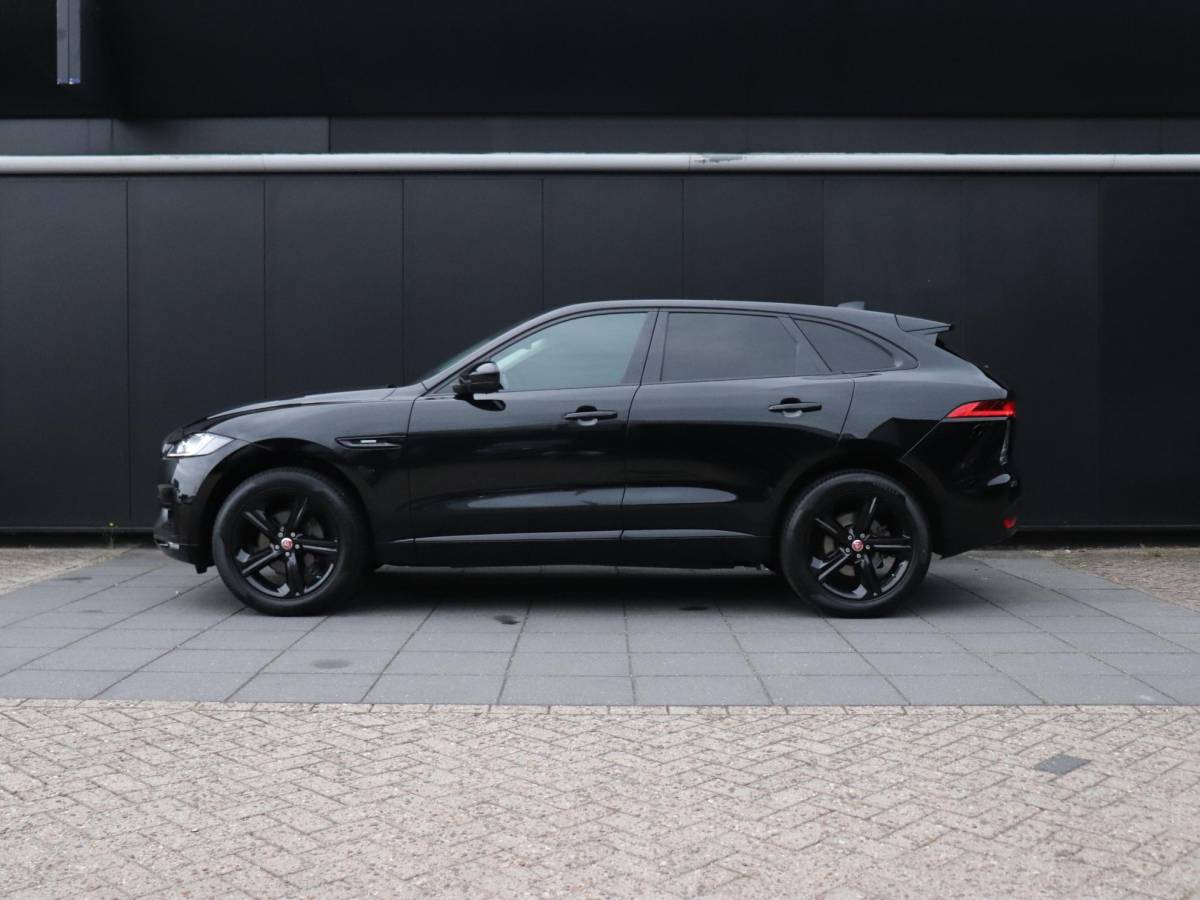 Jaguar F-PACE Jaguar F-PACE 2.0 Portfolio AWD 25t | LEDER | PANO-DAK | TREKHAAK | CAMERA | STOELVERW. | CRUISE | NAVI |