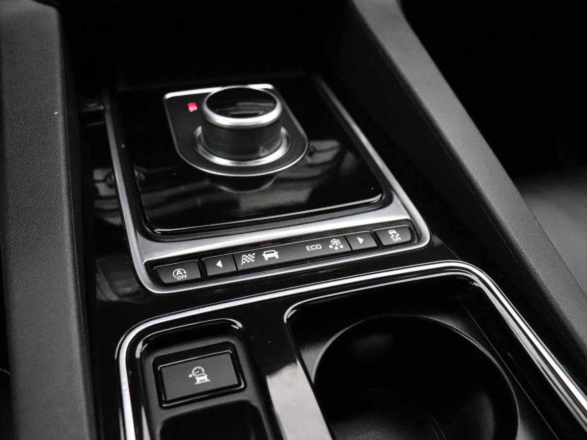 Jaguar F-PACE Jaguar F-PACE 2.0 Portfolio AWD 25t | LEDER | PANO-DAK | TREKHAAK | CAMERA | STOELVERW. | CRUISE | NAVI |