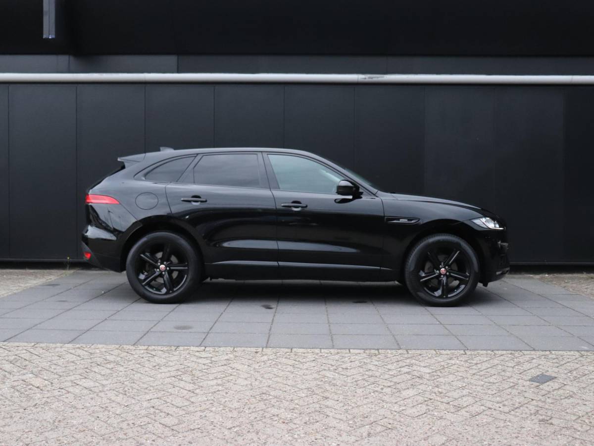 Jaguar F-PACE Jaguar F-PACE 2.0 Portfolio AWD 25t | LEDER | PANO-DAK | TREKHAAK | CAMERA | STOELVERW. | CRUISE | NAVI |