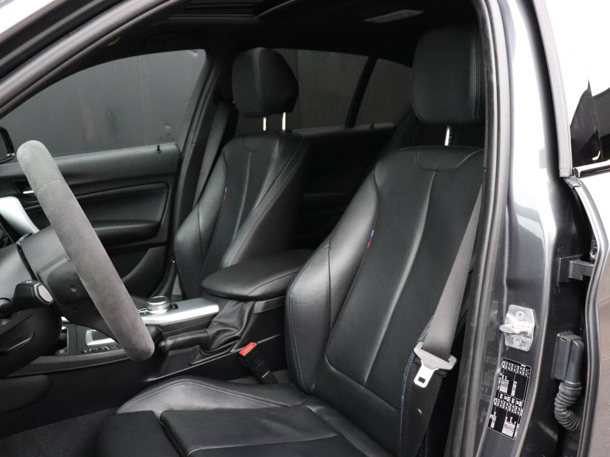 BMW 1 Serie BMW 1-serie 118i High Executive | AUT. | M SPORT | LEDER | SCHUIFDAK | TREKHAAK | PDC | STOELVERW. | CRUISE |