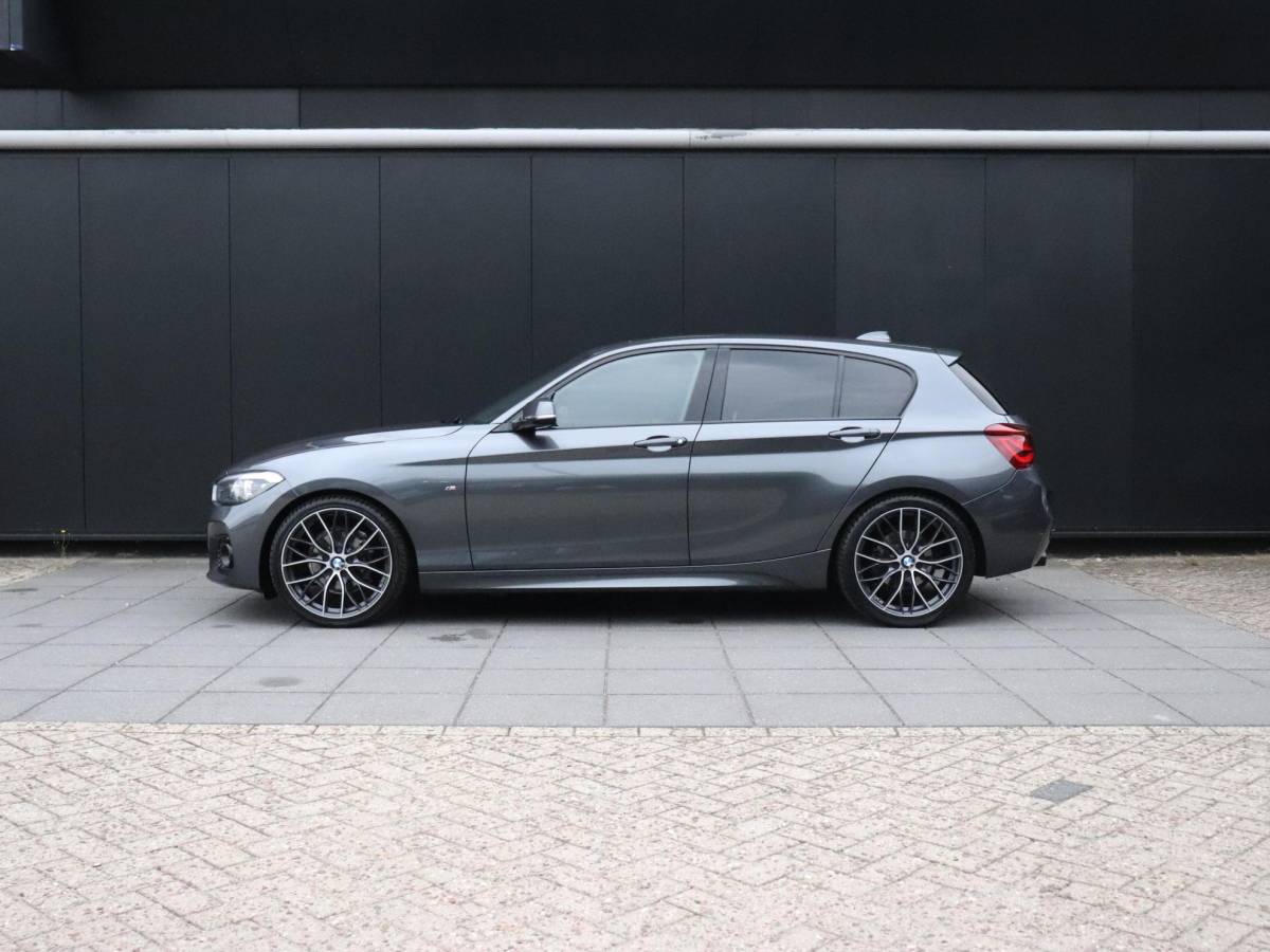 BMW 1 Serie BMW 1-serie 118i High Executive | AUT. | M SPORT | LEDER | SCHUIFDAK | TREKHAAK | PDC | STOELVERW. | CRUISE |