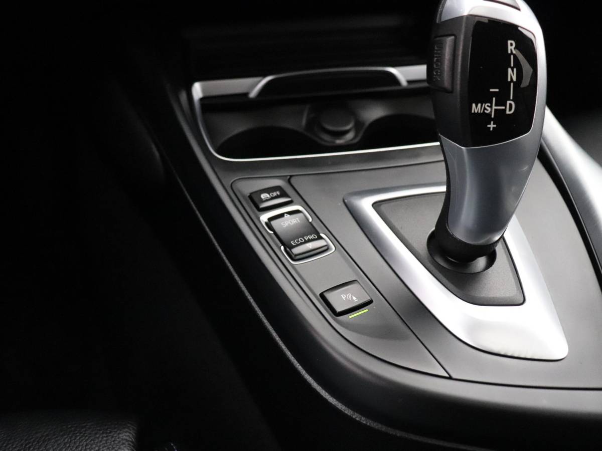BMW 1 Serie BMW 1-serie 118i High Executive | AUT. | M SPORT | LEDER | SCHUIFDAK | TREKHAAK | PDC | STOELVERW. | CRUISE |