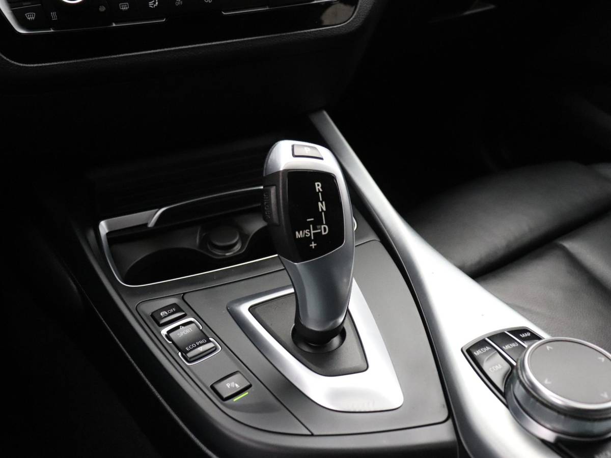 BMW 1 Serie BMW 1-serie 118i High Executive | AUT. | M SPORT | LEDER | SCHUIFDAK | TREKHAAK | PDC | STOELVERW. | CRUISE |