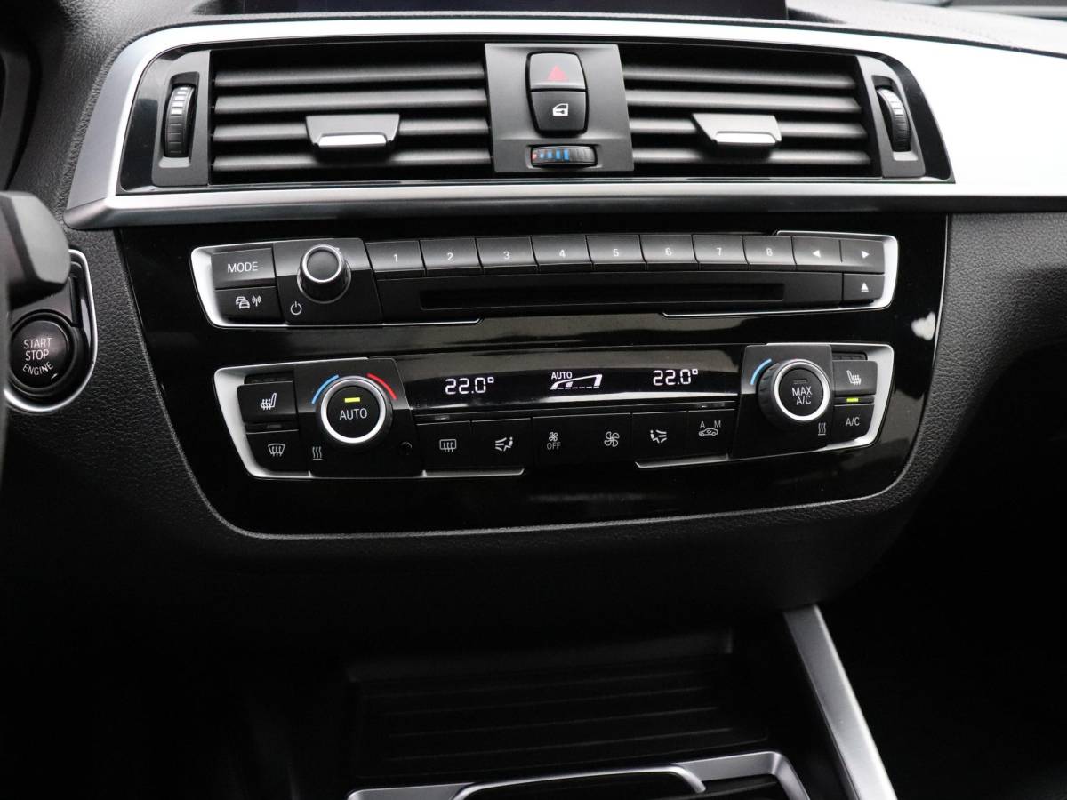 BMW 1 Serie BMW 1-serie 118i High Executive | AUT. | M SPORT | LEDER | SCHUIFDAK | TREKHAAK | PDC | STOELVERW. | CRUISE |
