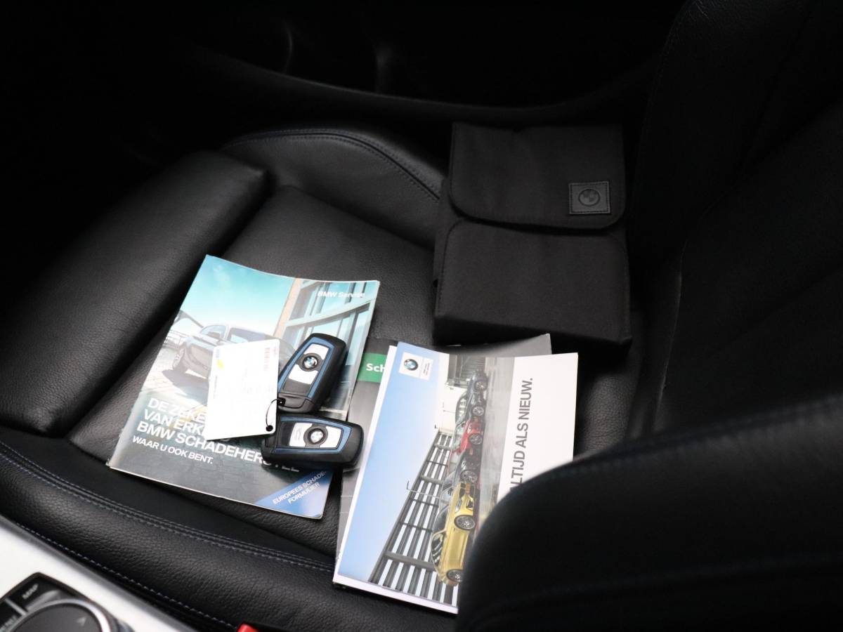 BMW 1 Serie BMW 1-serie 118i High Executive | AUT. | M SPORT | LEDER | SCHUIFDAK | TREKHAAK | PDC | STOELVERW. | CRUISE |