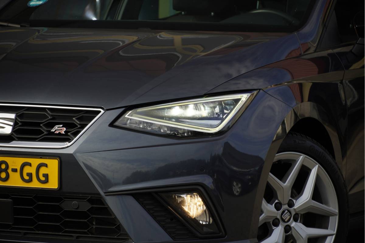 SEAT Ibiza SEAT Ibiza 1.0 TSI 5drs FR Business Intense Plus BJ2021 Lmv 17″ | Led V+A | Pdc | Achteruitrijcamera | App-Connect | Navi | Virtual cockpit | Climate control | Cruise control | Sportstoelen | Verwarmde voorstoelen | Zwarte hemel | Extra getint glas