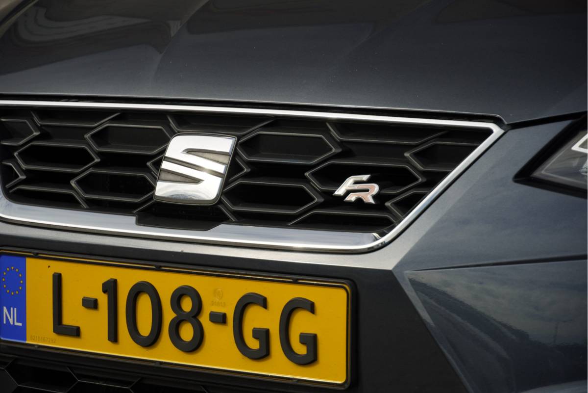 SEAT Ibiza SEAT Ibiza 1.0 TSI 5drs FR Business Intense Plus BJ2021 Lmv 17″ | Led V+A | Pdc | Achteruitrijcamera | App-Connect | Navi | Virtual cockpit | Climate control | Cruise control | Sportstoelen | Verwarmde voorstoelen | Zwarte hemel | Extra getint glas