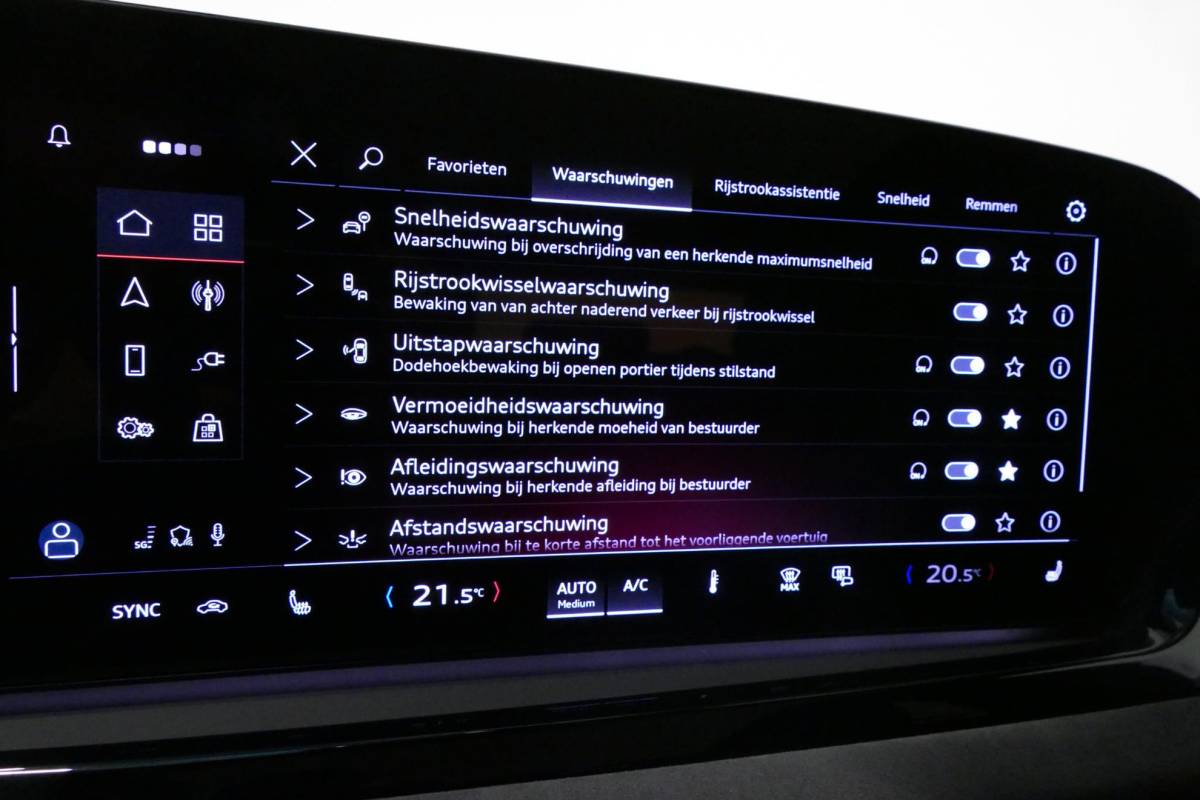 Audi A6 Audi A6 Avant 2.0 e-hybrid S edition / Maxton Design Bodykit V.2 / Panoramadak / Achterasbesturing / MMI Passenger Display / Carbon interieurdelen / S Sportstoelen / Tech plus / Bang & Olufsen 3D Sound / Stoelverwarming / Matrix LED / Ambienteverlichting / 21” LMV / Apple Carplay – Android Auto / Sport-Chassis