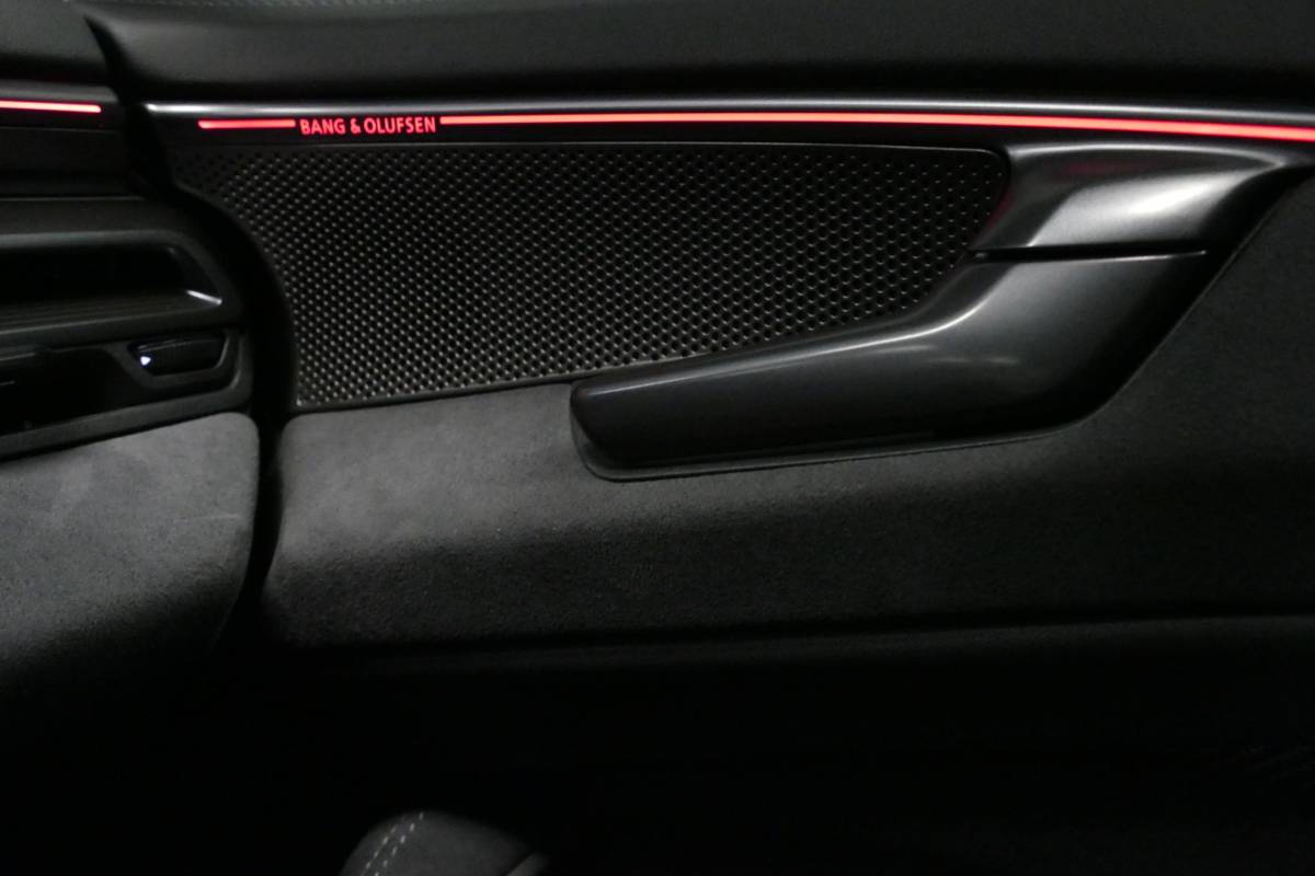 Audi A6 Audi A6 Avant 2.0 e-hybrid S edition / Maxton Design Bodykit V.2 / Panoramadak / Achterasbesturing / MMI Passenger Display / Carbon interieurdelen / S Sportstoelen / Tech plus / Bang & Olufsen 3D Sound / Stoelverwarming / Matrix LED / Ambienteverlichting / 21” LMV / Apple Carplay – Android Auto / Sport-Chassis