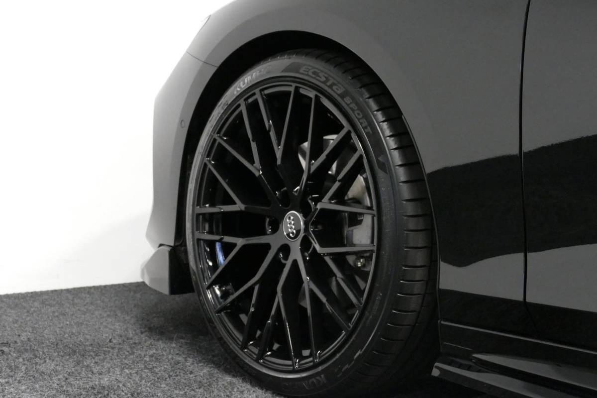 Audi A6 Audi A6 Avant 2.0 e-hybrid S edition / Maxton Design Bodykit V.2 / Panoramadak / Achterasbesturing / MMI Passenger Display / Carbon interieurdelen / S Sportstoelen / Tech plus / Bang & Olufsen 3D Sound / Stoelverwarming / Matrix LED / Ambienteverlichting / 21” LMV / Apple Carplay – Android Auto / Sport-Chassis