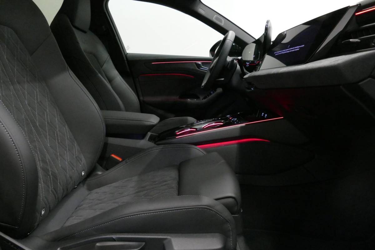 Audi A6 Audi A6 Avant 2.0 e-hybrid S edition / Maxton Design Bodykit V.2 / Panoramadak / Achterasbesturing / MMI Passenger Display / Carbon interieurdelen / S Sportstoelen / Tech plus / Bang & Olufsen 3D Sound / Stoelverwarming / Matrix LED / Ambienteverlichting / 21” LMV / Apple Carplay – Android Auto / Sport-Chassis